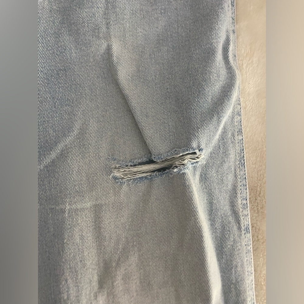 Hollister Ripped Mom Jeans - Picture 4 of 6